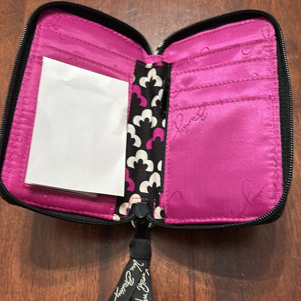 Vera Bradley - Canterberry Magenta Carry It All Wristelt - Picture 4 of 6